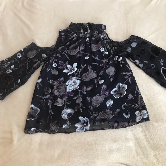 Design Lab Floral Cold Shoulder Top - Size XS - Picture 5 of 13